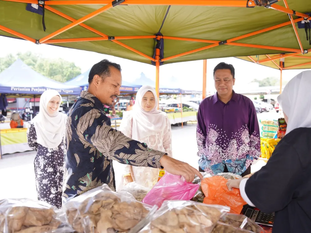 JUALAN AGRO MADANI  (FAMA)