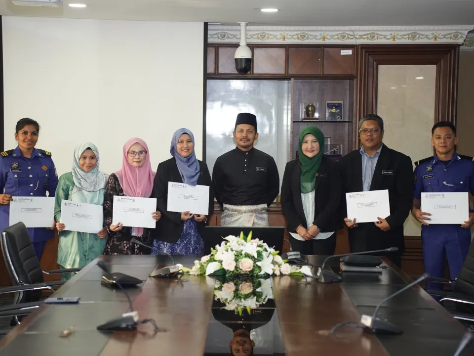 MAJLIS PENYAMPAIAN SURAT KENAIKAN PANGKAT